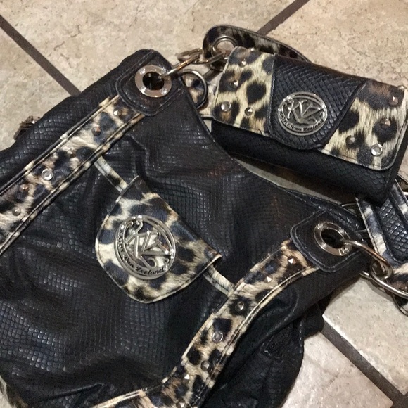 NEW UPDATED INFO!!KATHY VAN ZEELLAND PURSE/WALLET - Picture 2 of 8